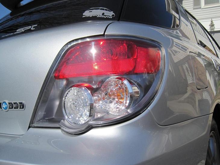 Close up of the 06 taillights.
I really like the gray housing with the Platinum Silver Metallic.